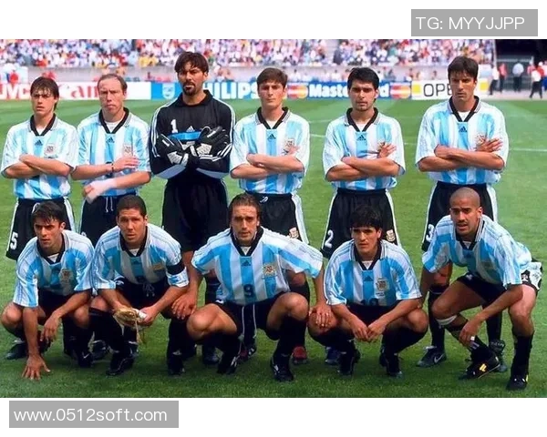 德黑兰独立队与柏斯队激战正酣精彩对决引发球迷热议