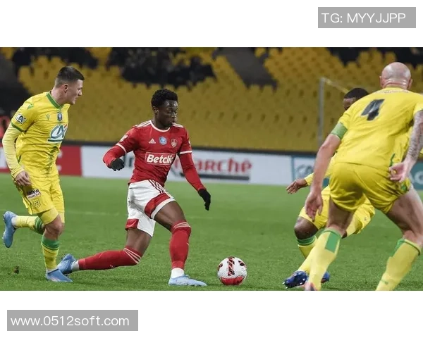 汉堡队与费耶诺德的激烈对决展现足球魅力与战术智慧的巅峰较量